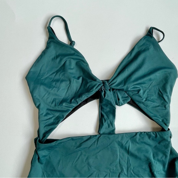 Green one piece - Picture 2 of 4